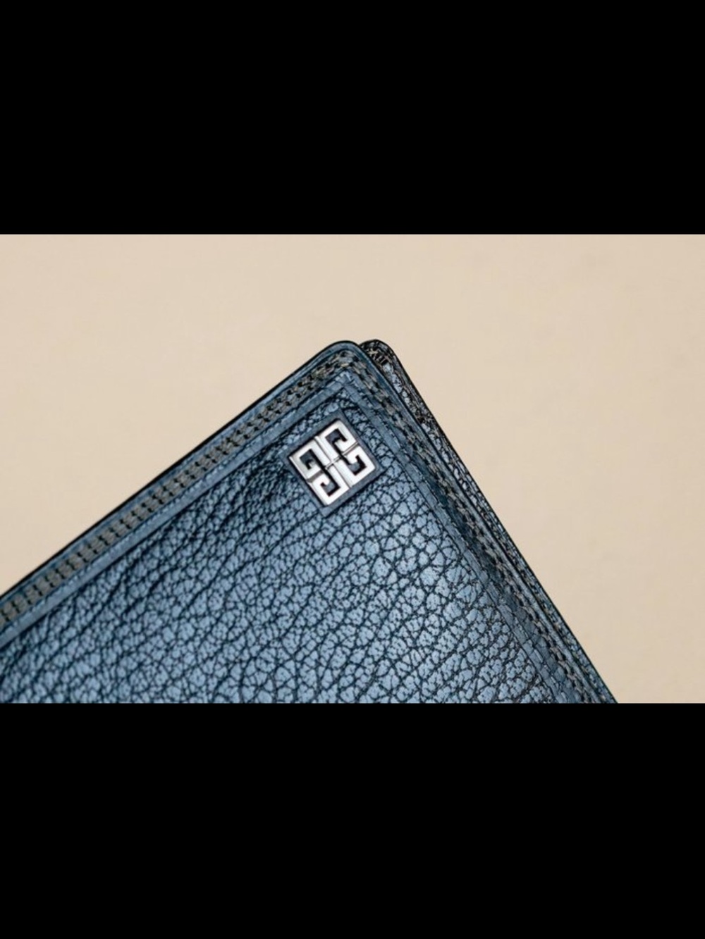 Givenchy Black Men's Leather Bi-Fold Wallet with Metal Logo - Picture 2 of 7
